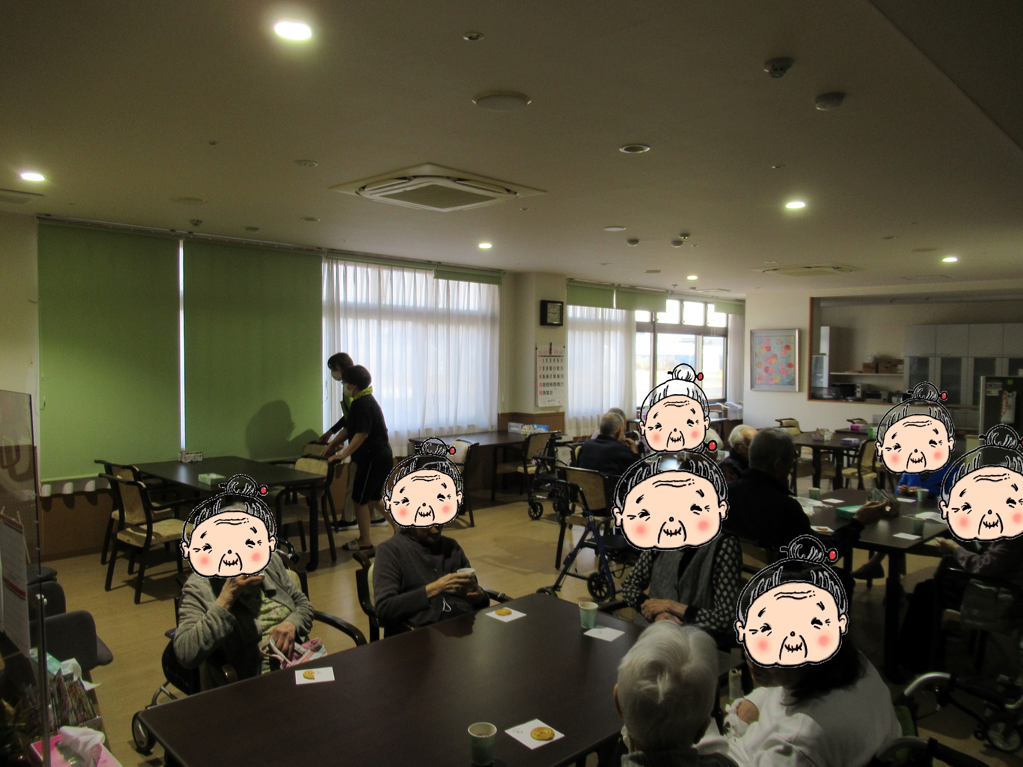 食堂にてスライドショー後、ティータイム