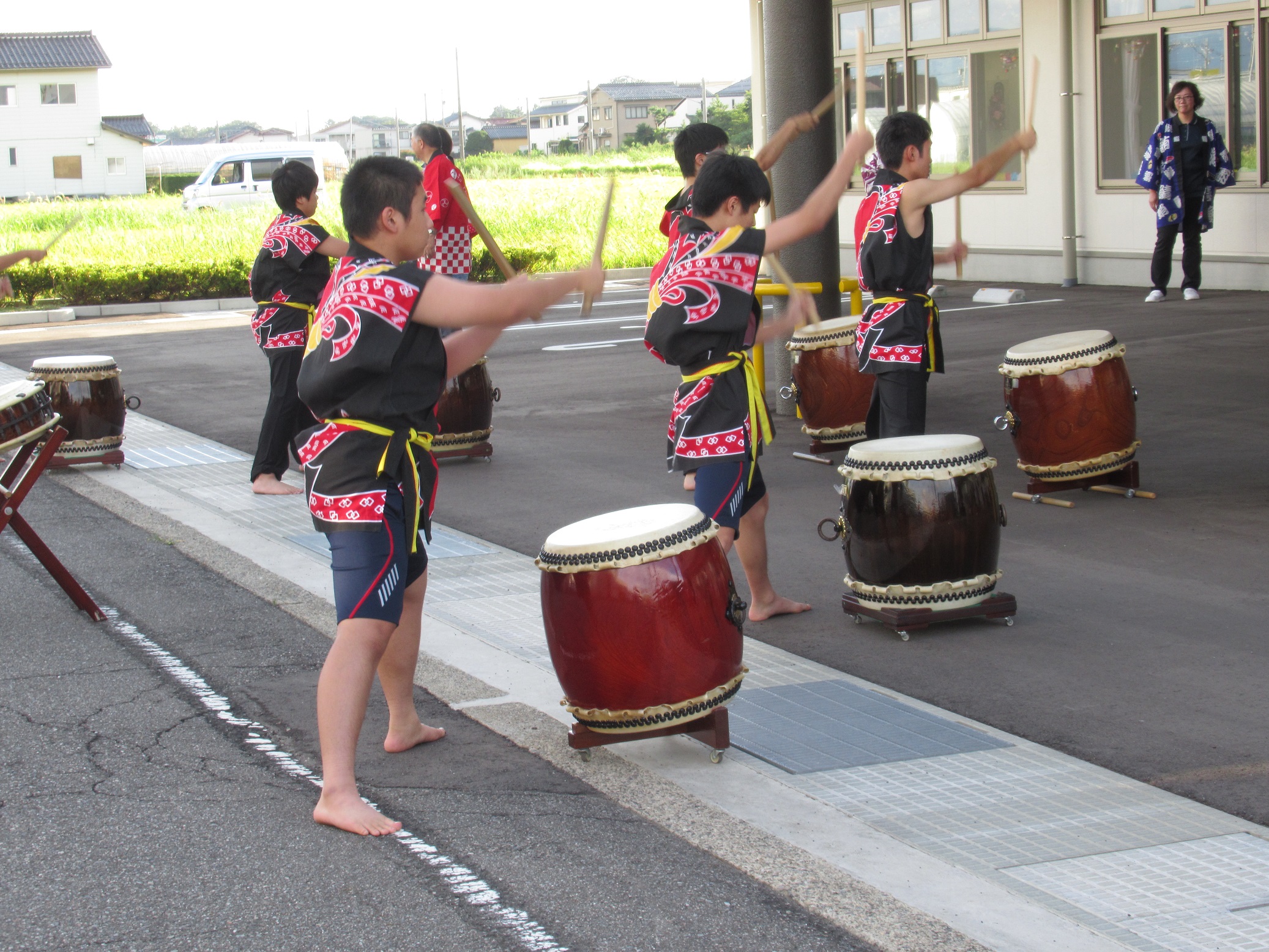 和太鼓の迫力に魅了されてます